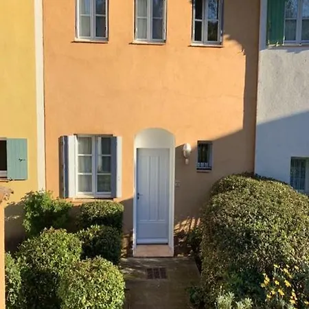 House With 2 Bedrooms In Grimaud With Shared Pool And Furnished Garden 1 Km From The Casa vacanze *